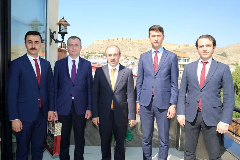 Vali yardımcıları ve kaymakamlar için veda yemeği düzenlendi
