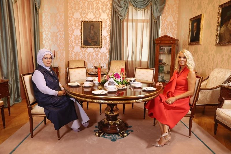 Emine Erdoğan, Kral Nikola Müzesi’ni ziyaret etti
