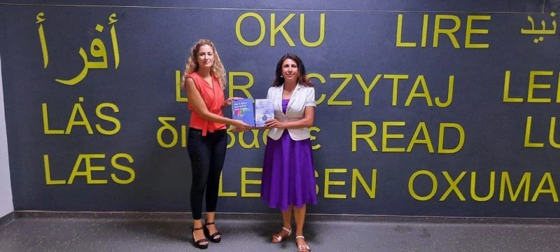 ADÜ Kütüphanesi koleksiyonu akademisyenlerin bağışladığı kitaplarla zenginleşiyor
