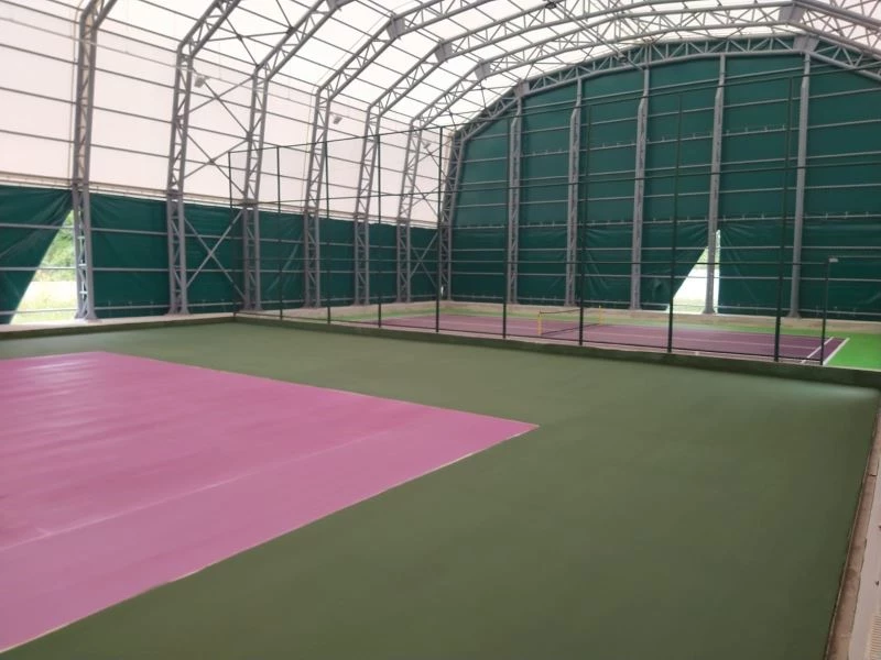 Tenis kortunda hazırlıklar sürüyor
