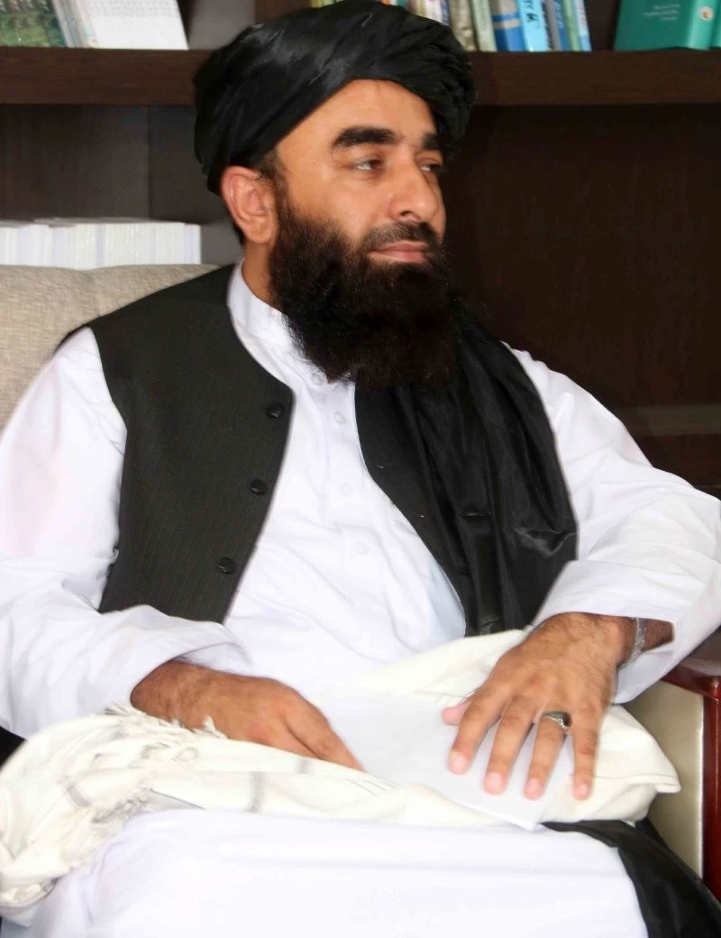 Taliban’dan kadın sağlık çalışanlarına 