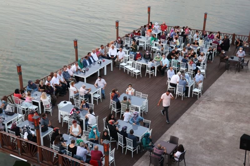 Gülüç Belediyesi bin kişiye aşure dağıttı
