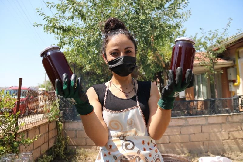  Kızı için yaptığı kozalak şurubu şimdilerde herkese şifa oluyor
