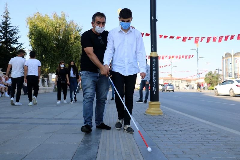 Görene de görmeye de de beyaz baston kursu
