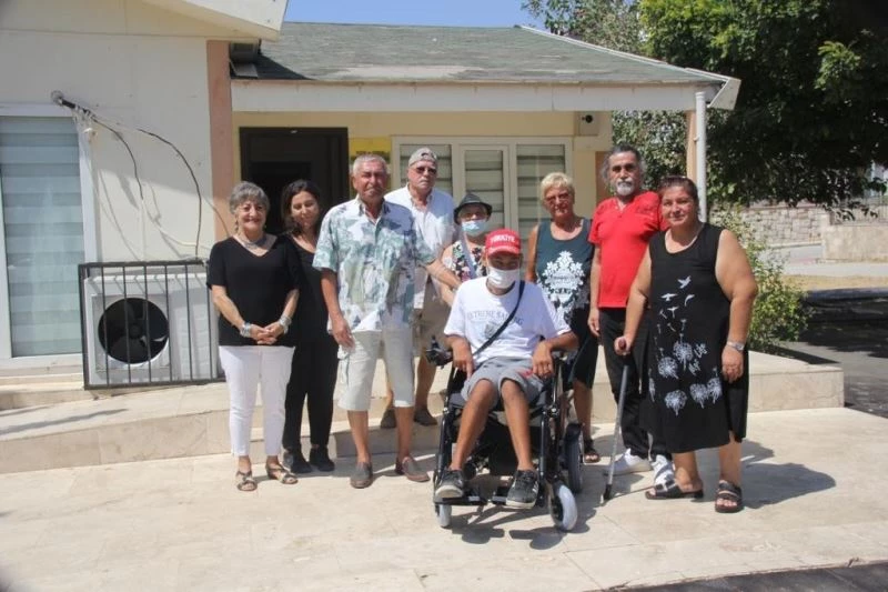 Didim’de site sakinleri bu yıl iki engellinin yüzünü güldürdü
