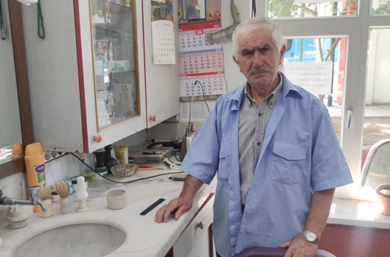 60 yıldır makası elinden düşmüyor
