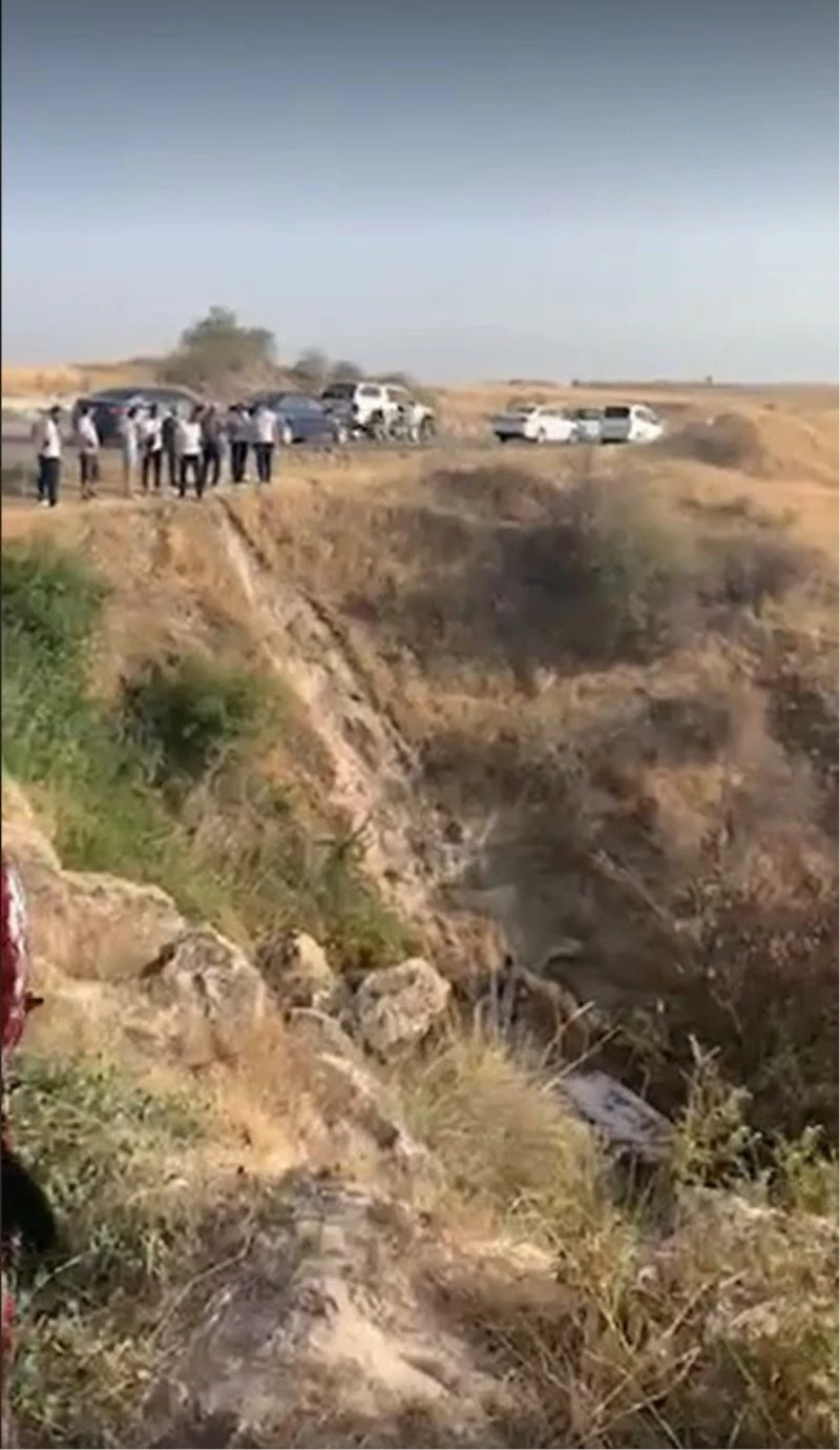 Uçuruma düşen araçtaki 3 kişi burunları bile kanamadan kurtuldu
