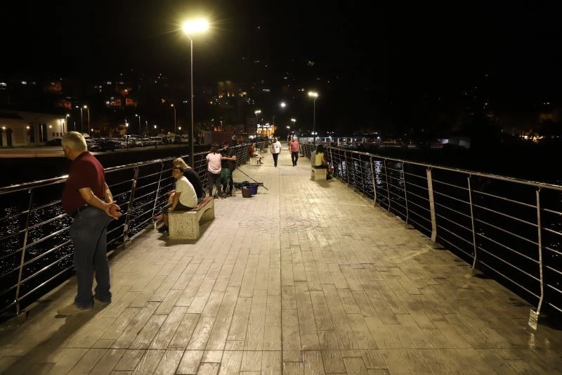 Perşembe iskelesi ışıl ışıl
