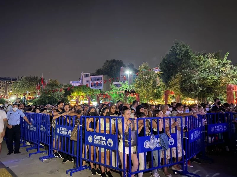 Kartal’da Zafer Haftası kutlamaları Ceylan Ertem konseri ile devam ediyor
