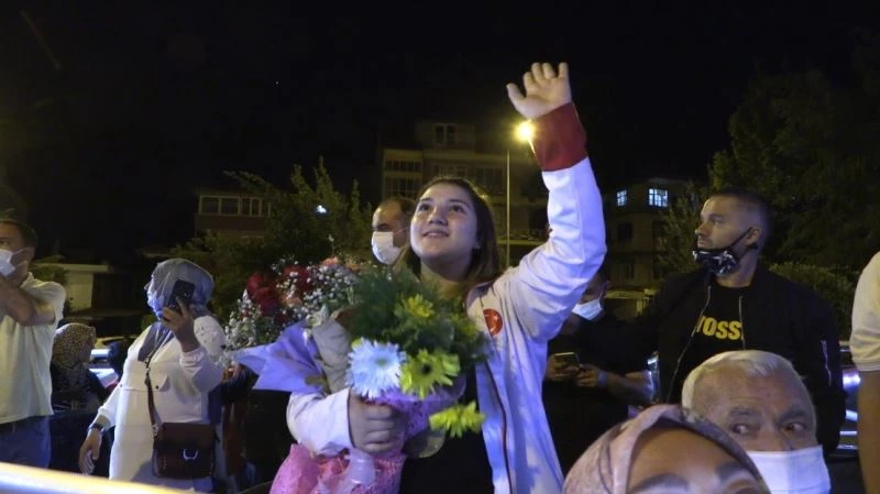 Avrupa şampiyonu halterciden karantinadaki Belediye Başkanı Başdeğirmen’e sürpriz
