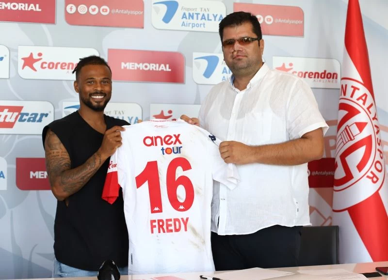 Antalyaspor, Fredy Ribeiro ile 3+1 yıllık sözleşme imzaladı
