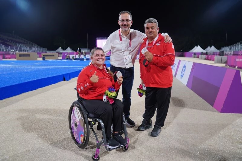 Tokyo’da milli okçular Öznur Cüre ve Bülent Korkmaz’dan gümüş madalya
