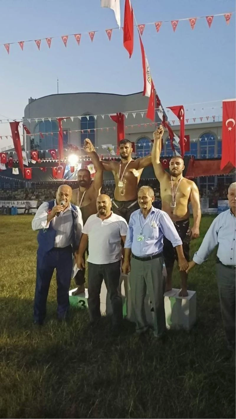 İzmitli Güreşçiler Çanakkale’den 3 altınla döndü
