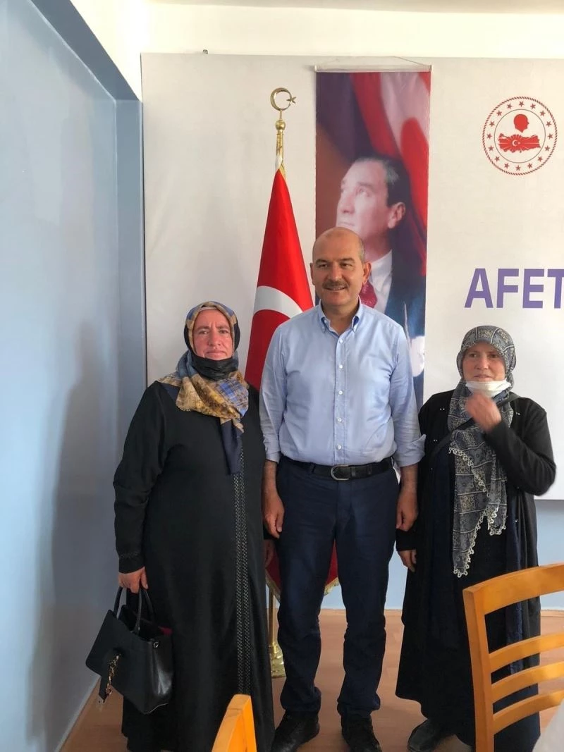 Ayancık’ta pazar esnafı sel yardımını AFAD’a bağışladı
