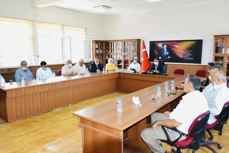 Muhtarlardan Milli Eğitim Müdürü Kanbay’a destek ziyareti
