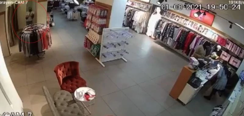  Müşteri gibi girdiği mağazadan çalışanların çantalarını çalıp çıktı
