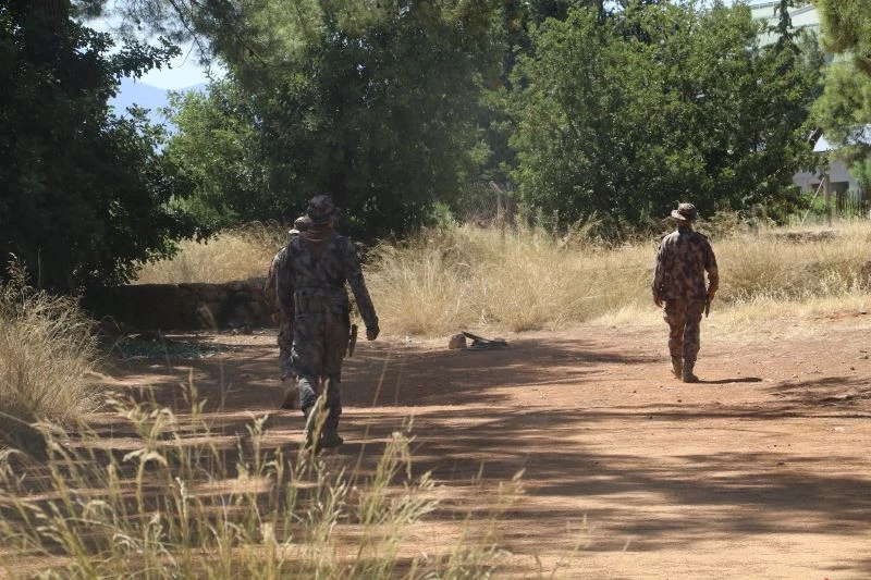 Azra’nın vücudunun kayıp parçaları Özel Harekat polisleri tarafından aranıyor
