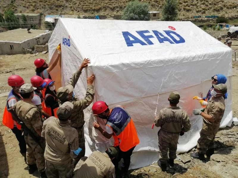Başkale’de selzedeler için çadır kuruldu
