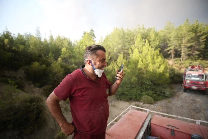 Orman işçisinin, arazözün üzerinde 9 yaşındaki oğluyla telefon konuşması duygulandırdı