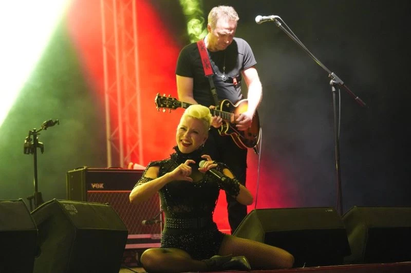 Pamela, Bilecik’te binlerce seyirciyi mest etti
