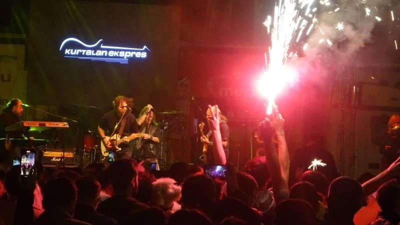 Barış Manço’nun kurduğu rock grubu ’Kurtalan Ekspres’ Kayserilileri coşturdu
