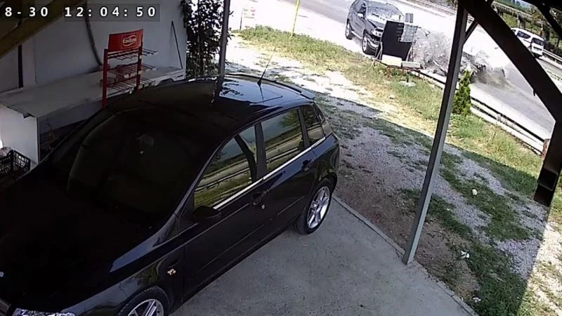 Sürücünün araçtan fırlayıp öldüğü kaza güvenlik kamerasında
