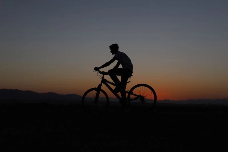 Ağrı’da kızıla boyanan gökyüzü büyüledi
