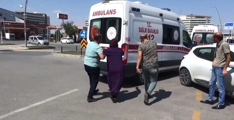 Kaza yapan kocasını öldü sanıp ambulansın peşine koştu
