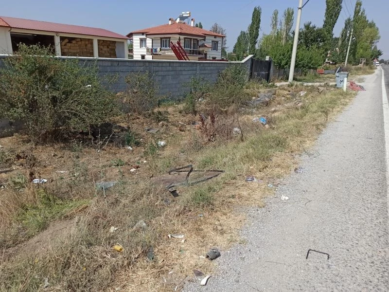 Duvarı yıkıp takla atan minibüste bir kişi hayatını kaybetti
