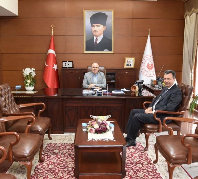 Emekliye ayrılan Jandarma Komutanından veda ziyareti
