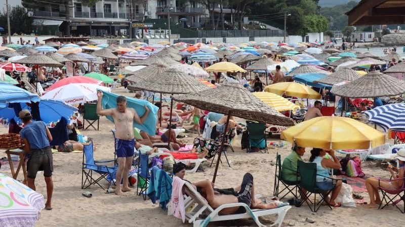 Sezonun bitimine sayılı günler kala plajlar doldu taştı
