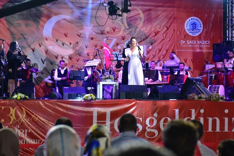 Tuzla’da 30 Ağustos Zafer Bayramı coşkusu Aslı Hünel ile yaşandı
