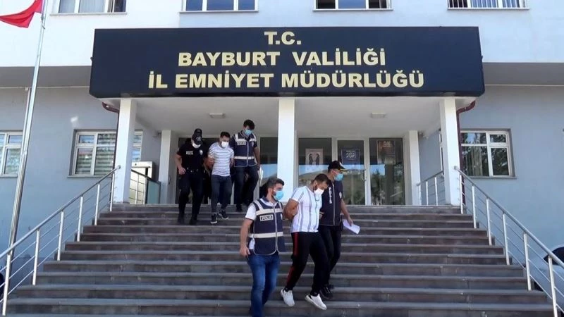 Bayburt’ta silahlı kavga olayına karışan abi, kardeş tutuklandı
