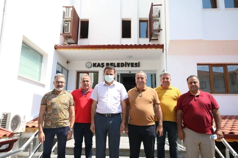 Kaş Belediye Başkanı, Silopi Görümlü Belediyesi heyeti ile bir araya geldi
