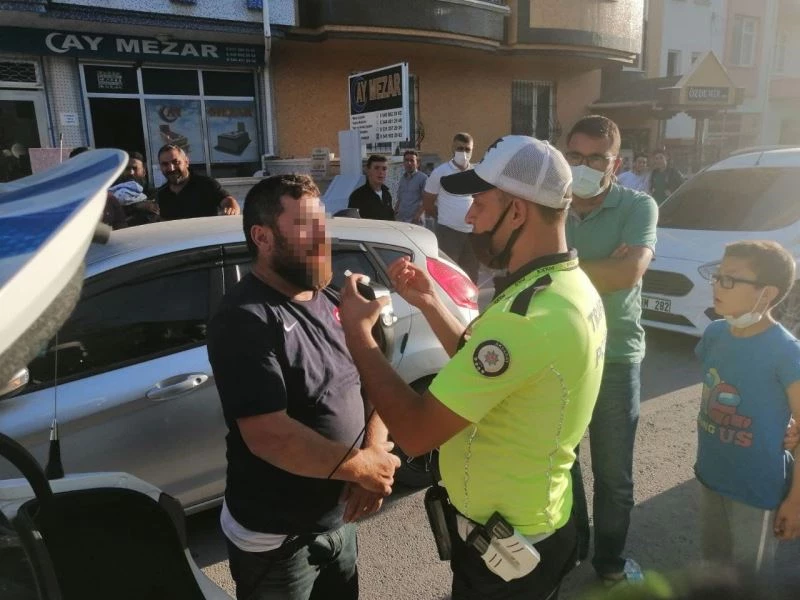 Park halindeki araçlara çarpan sürücü: “Benim devlete hiçbir sıkıntım yok, alkollüyüm”
