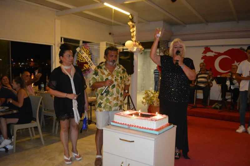 Dev sanatçı Ela Altın’a anlamlı doğum günü kutlaması
