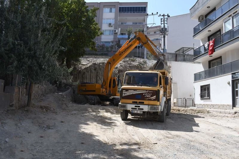 İkiçeşmelik Mahallesi’nde değişim çalışmaları aralıksız sürüyor
