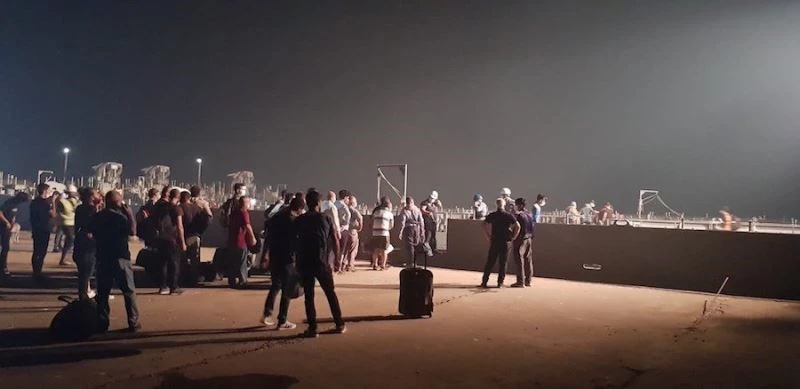 Tahliye edilen Ören’de uzun araç kuyrukları oluştu
