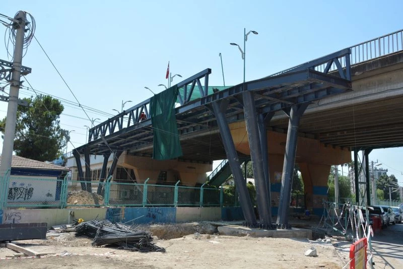 Büyükşehir Belediyesi, Tarsus’taki Sunay Atilla Üstgeçidini yeniliyor
