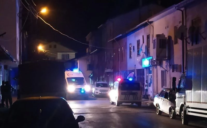 Veresiye alkol vermeyen işyeri sahibini bıçakla yaraladılar
