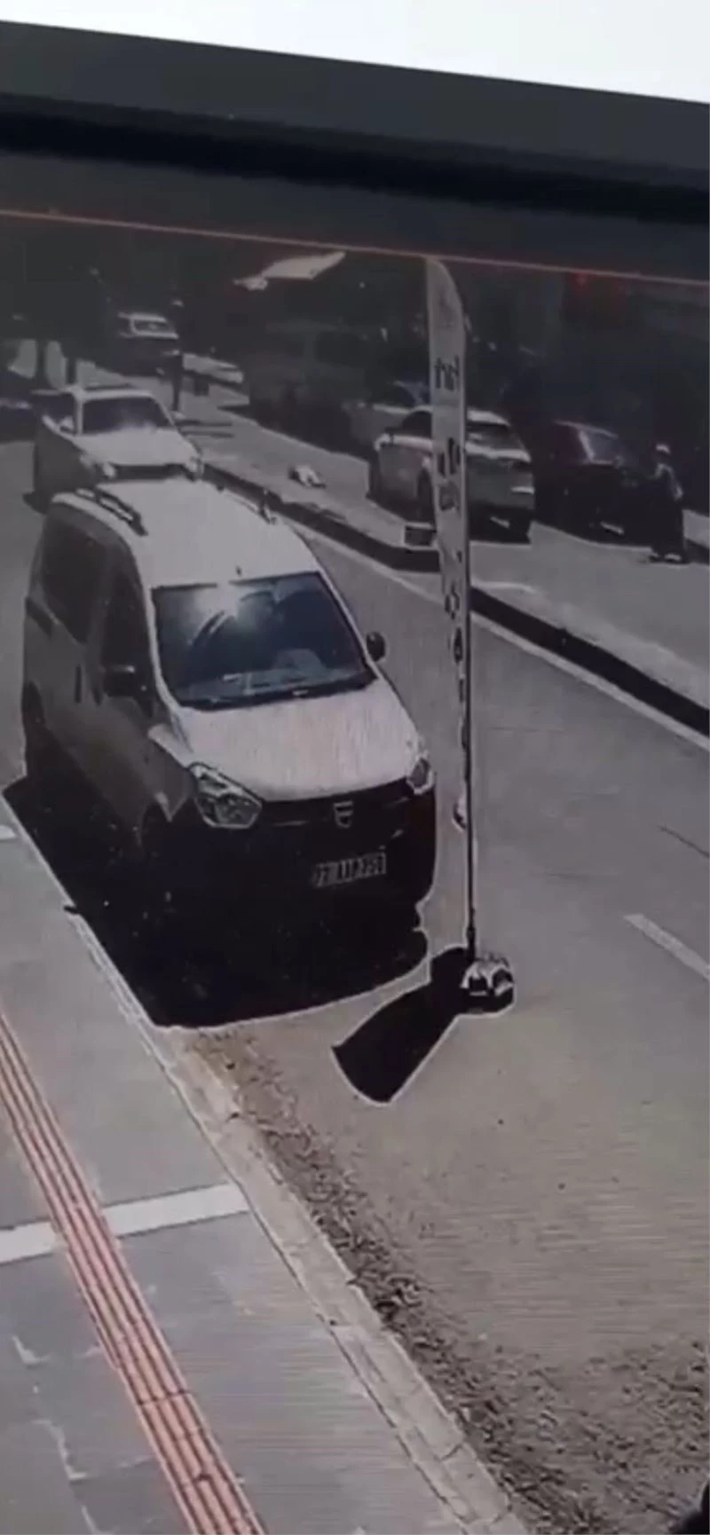 Annenin dikkatsizliği yüzünden kızı canından oluyordu
