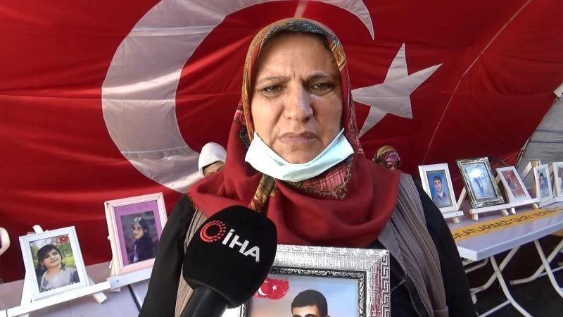 Evlat hasreti çeken anne Demir: “Orada kardeş kardeşi öldürüyorlar”
