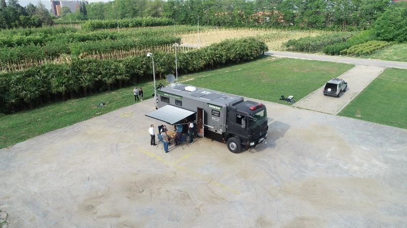 Yangınlarla mücadele, mobil yangın yönetim aracından koordine ediliyor
