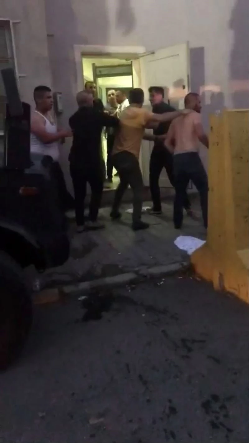 (Özel) Gaziosmanpaşa’da yan bakma kavgası kamerada
