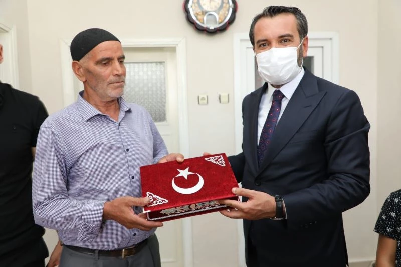 Başkan Şerifoğulları, “Huzur ve güven içerisinde yaşadığımız bu toprakları şehitlerimizin ve gazilerimizin kahramanlıklarına borçluyuz”
