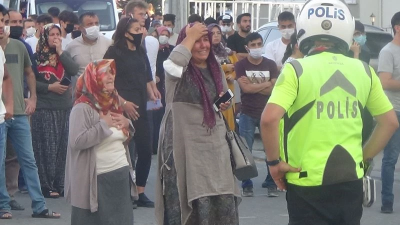 Bolu’da 4 bloklu apartmanın çatısı alev alev yandı
