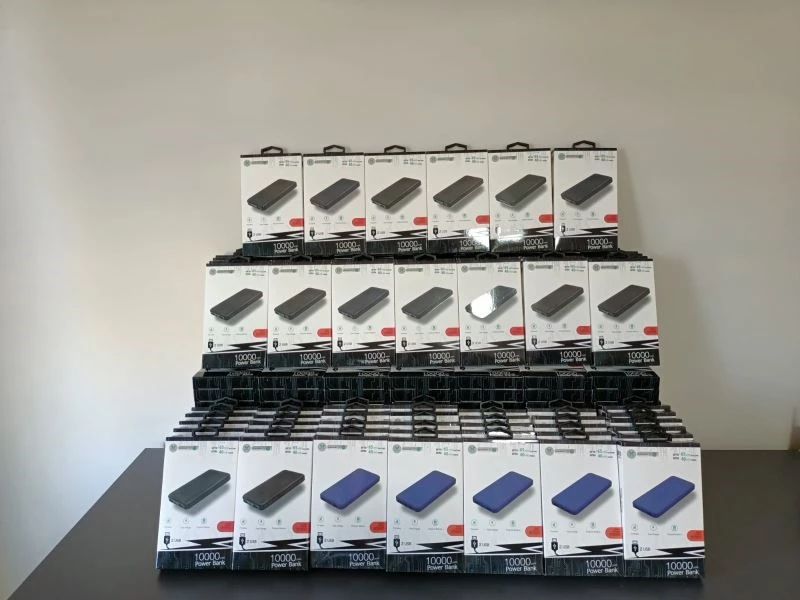 Marmaris’e 6 bin maske, 150 taşınabilir şarj aleti gönderildi
