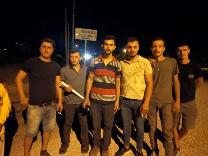 Mahallenin giriş ve çıkışlarında nöbet tutmaya başladılar
