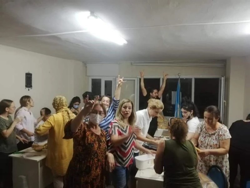 Kuşadası Ülkü Ocakları’ndan yangınzedelere yardım eli
