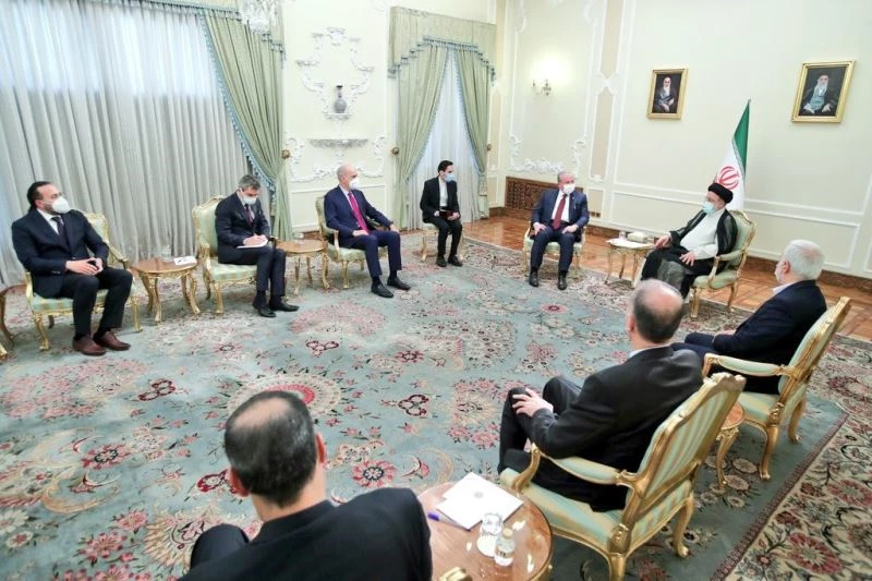 TBMM Başkanı Şentop, İran Cumhurbaşkanı Reisi ile görüştü
